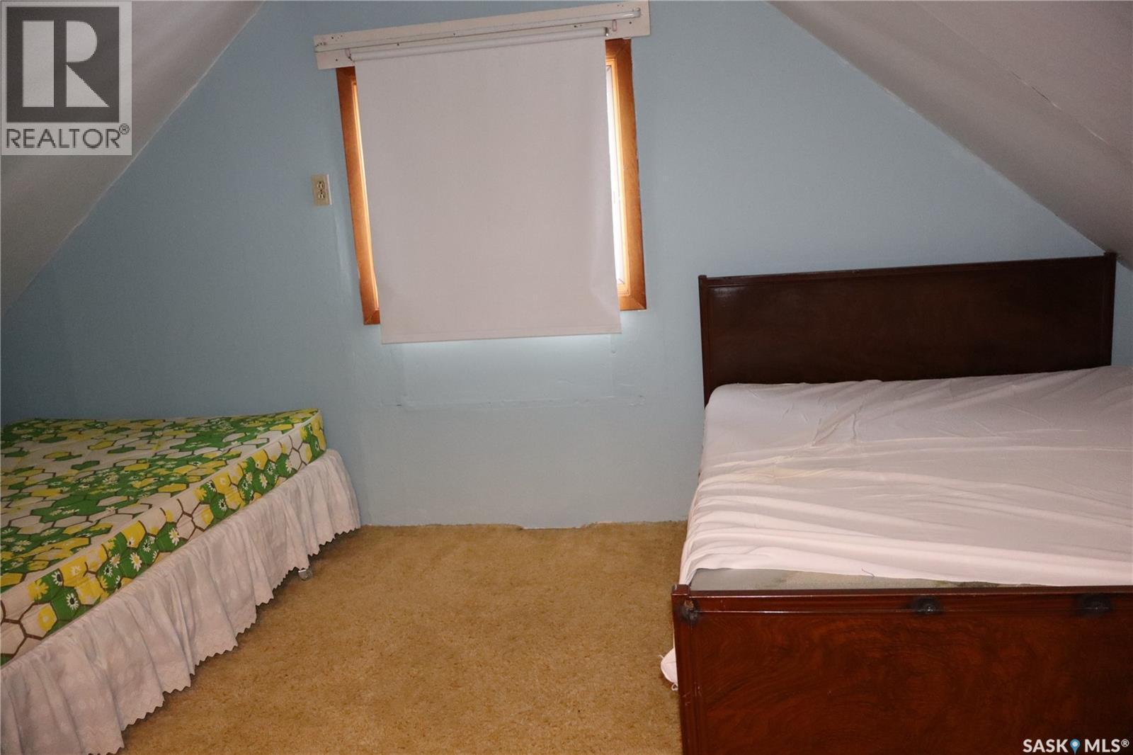102 1St Avenue E, Coronach, SK - Indoor Photo Showing Bedroom