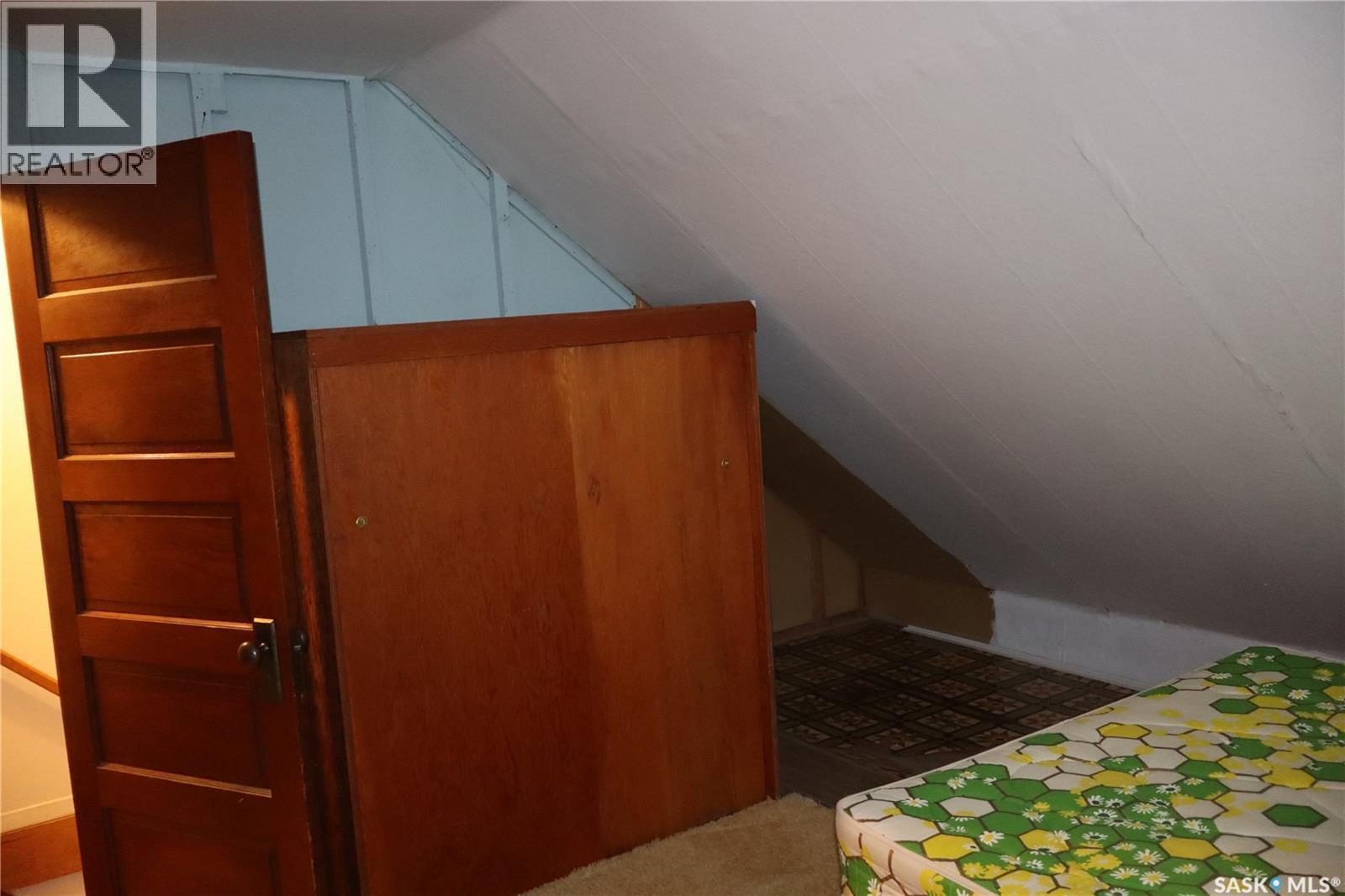 102 1St Avenue E, Coronach, SK - Indoor