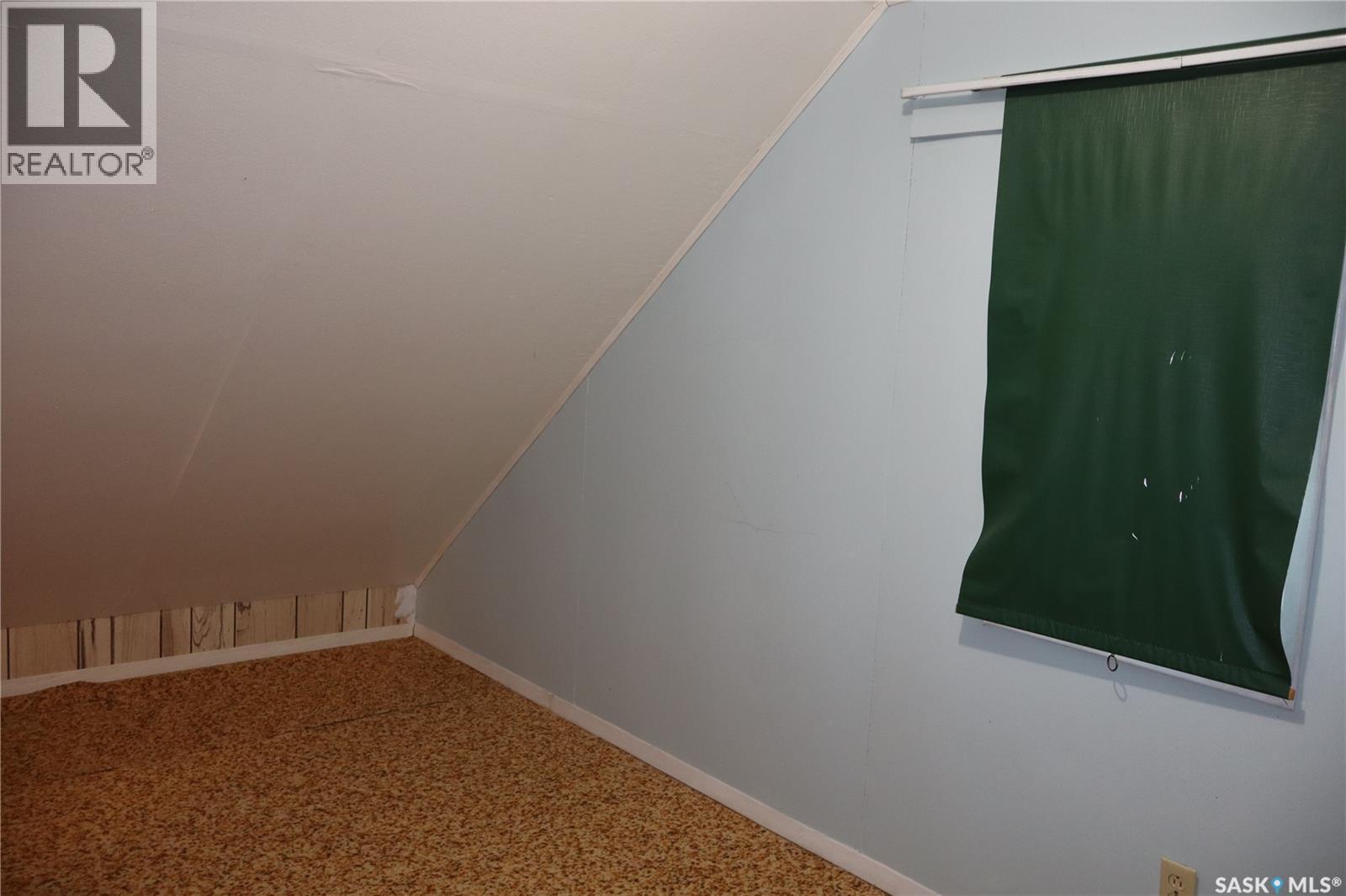 102 1St Avenue E, Coronach, SK - Indoor Photo Showing Other Room