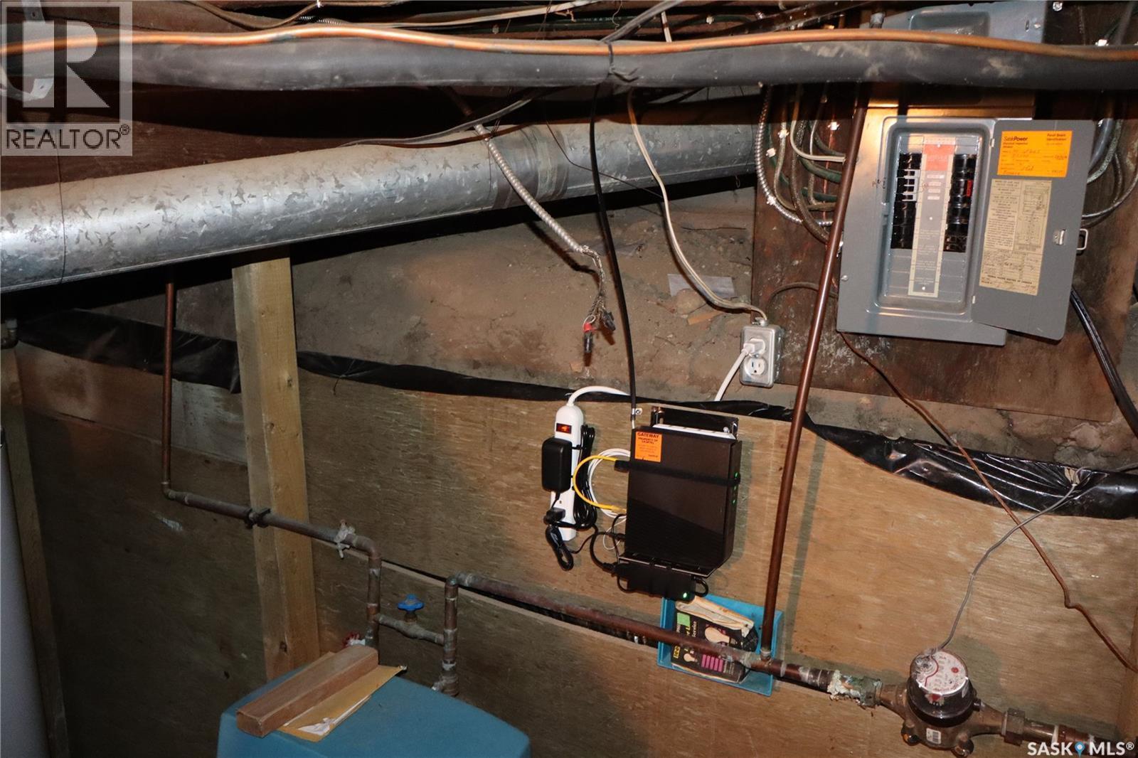 102 1St Avenue E, Coronach, SK - Indoor Photo Showing Basement