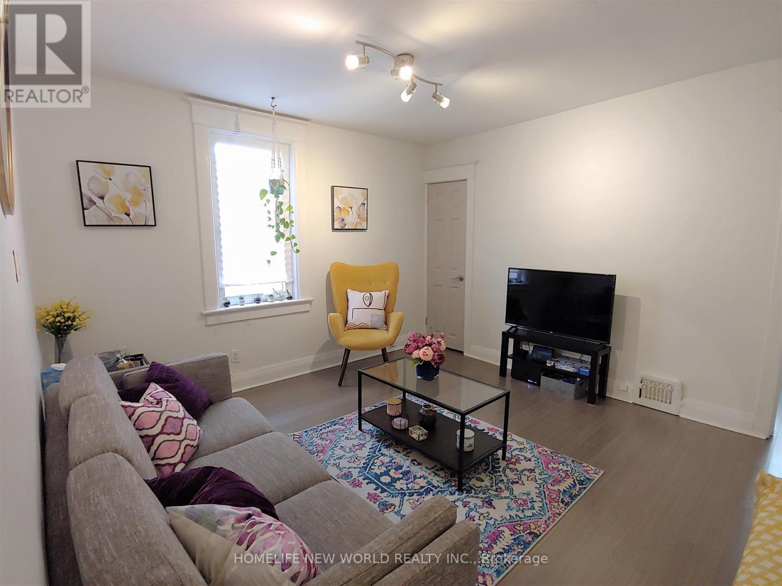 2Nd - 566 Glebeholme Boulevard, Toronto, ON - Indoor Photo Showing Living Room