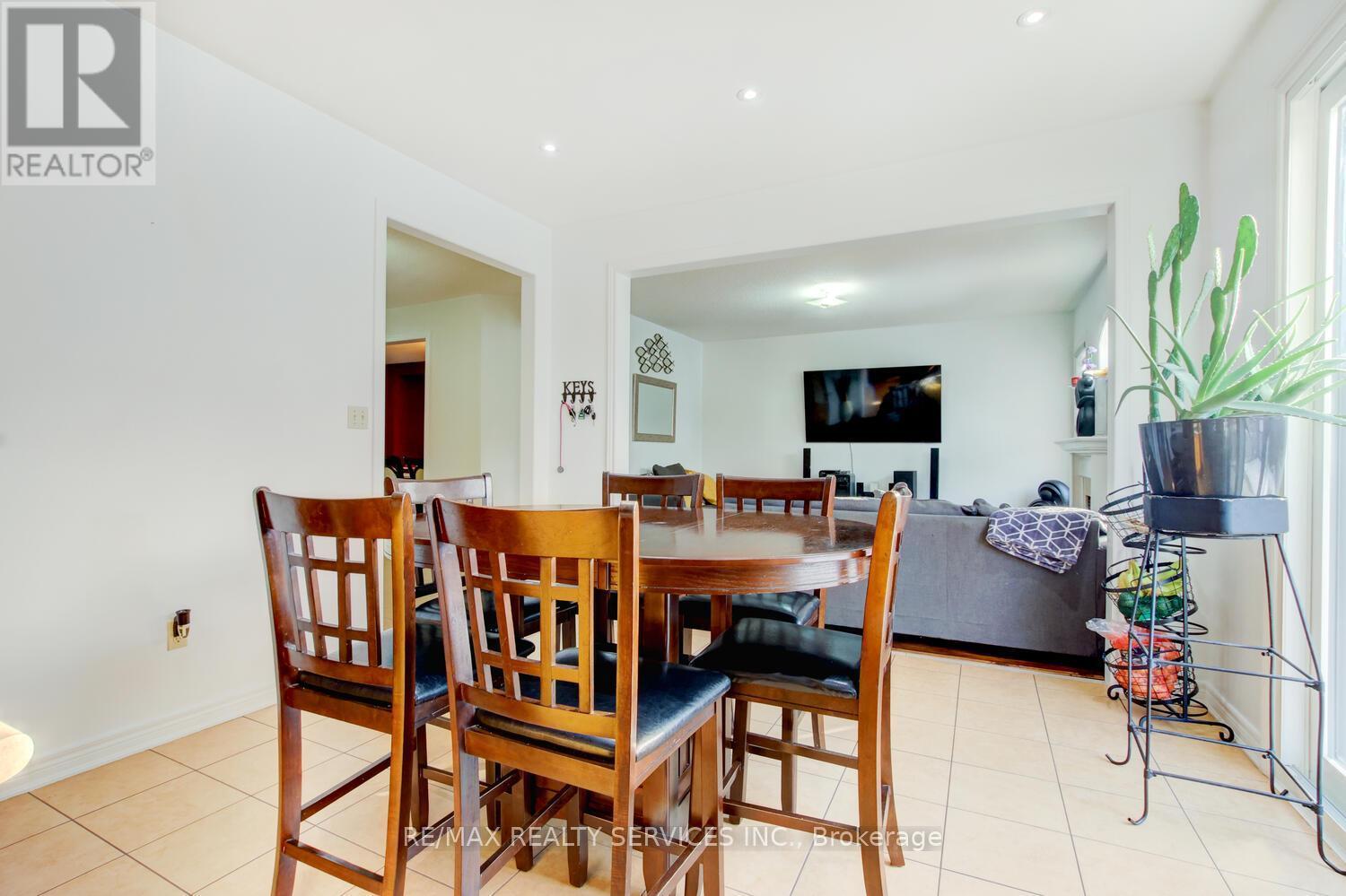 38 Cape Dorset Crescent, Brampton, ON - Indoor Photo Showing Dining Room