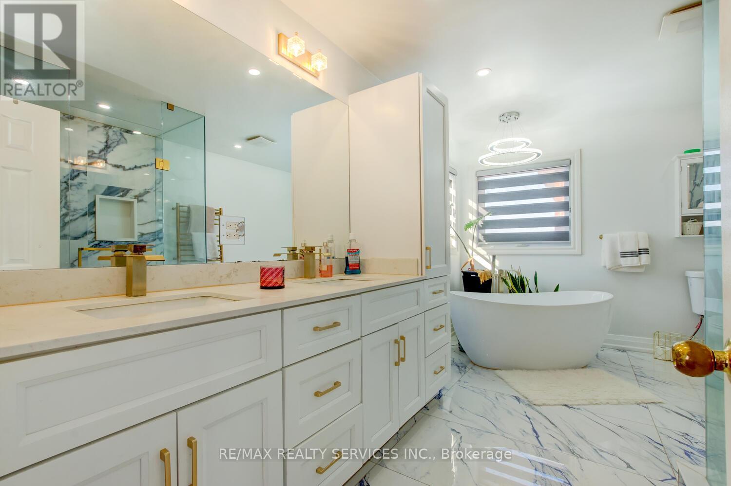 38 Cape Dorset Crescent, Brampton, ON - Indoor Photo Showing Bathroom