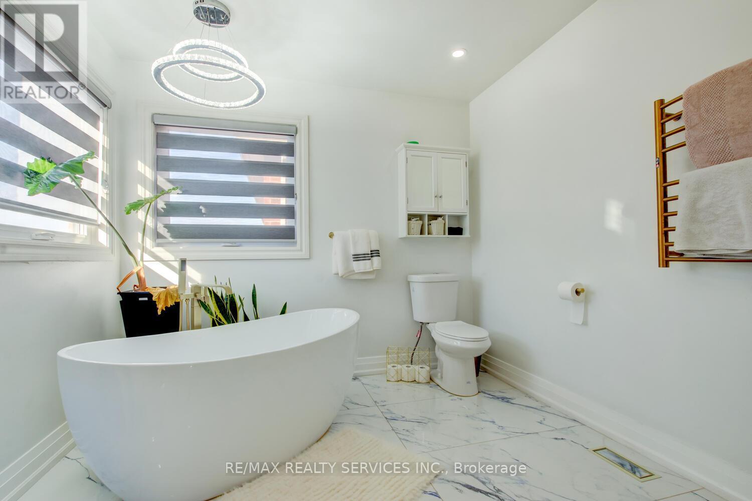 38 Cape Dorset Crescent, Brampton, ON - Indoor Photo Showing Bathroom