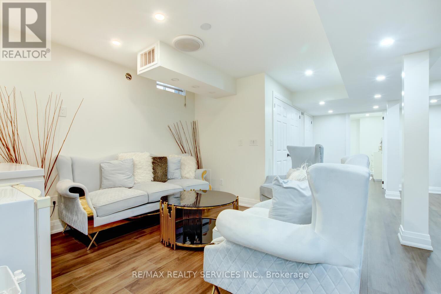 38 Cape Dorset Crescent, Brampton, ON - Indoor