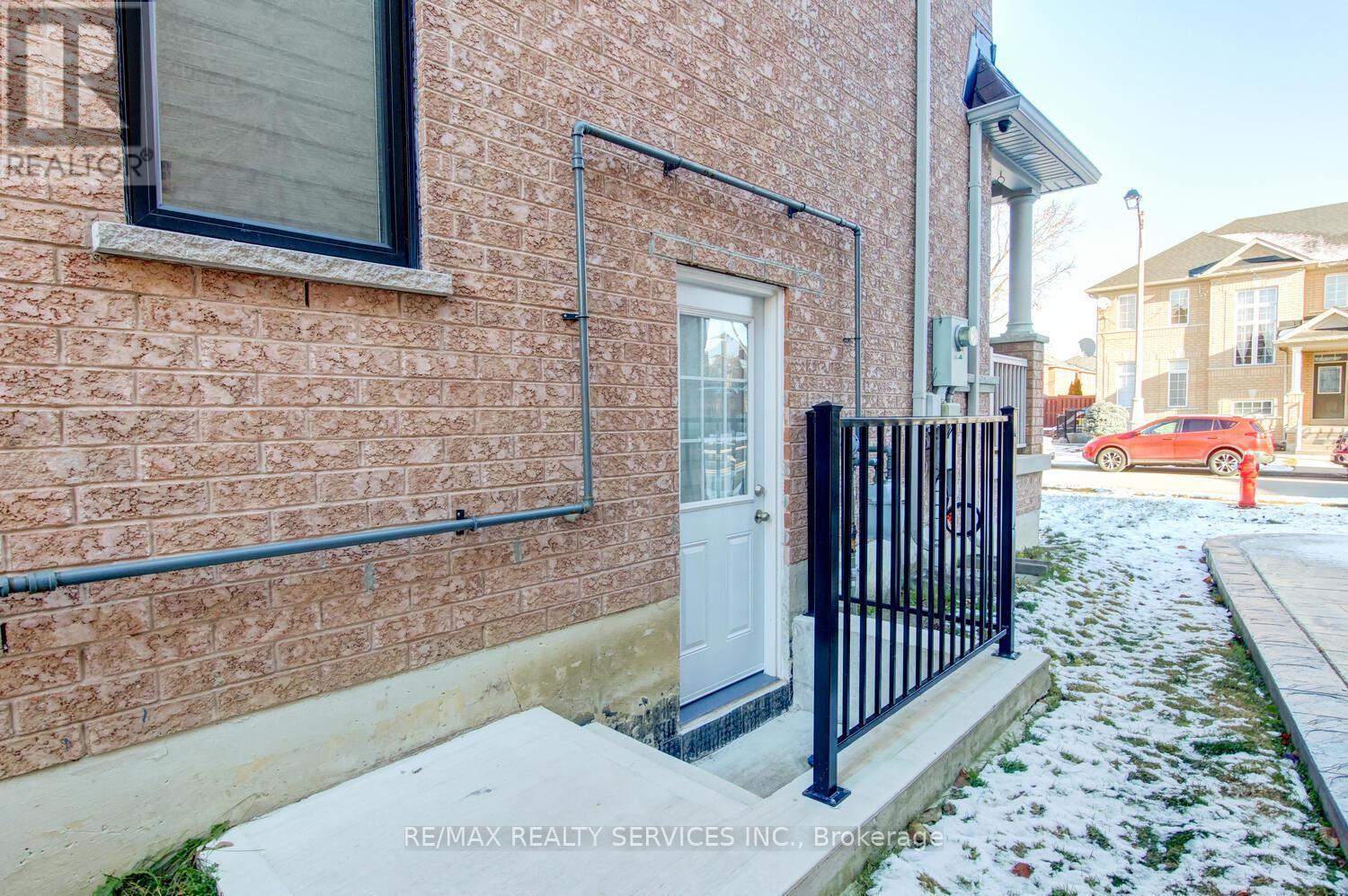 38 Cape Dorset Crescent, Brampton, ON - Outdoor