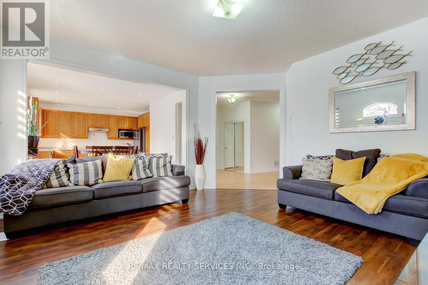 38 Cape Dorset Crescent, Brampton, ON - Indoor Photo Showing Living Room