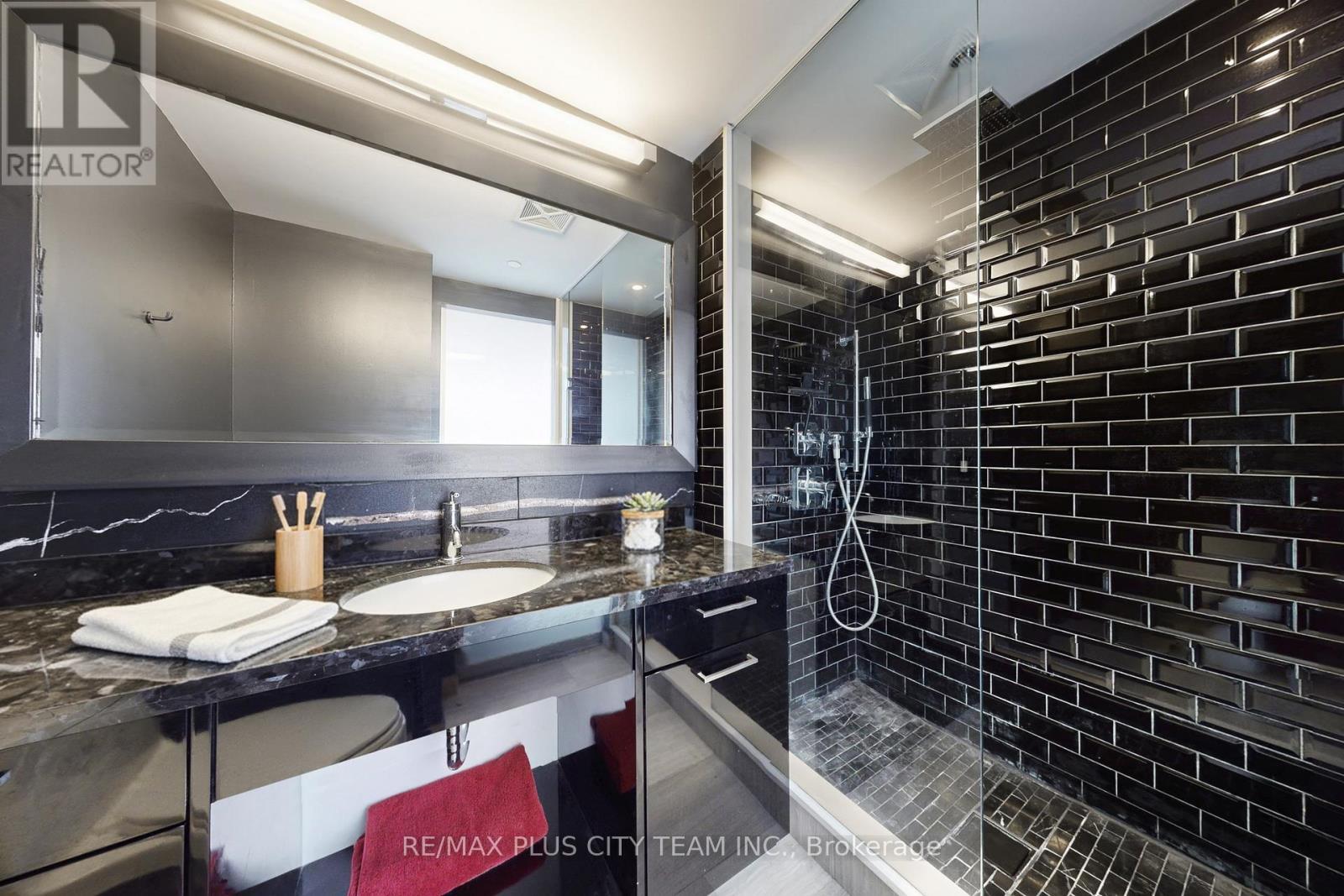 2316 - 88 Park Lawn Road, Toronto, ON - Indoor Photo Showing Bathroom