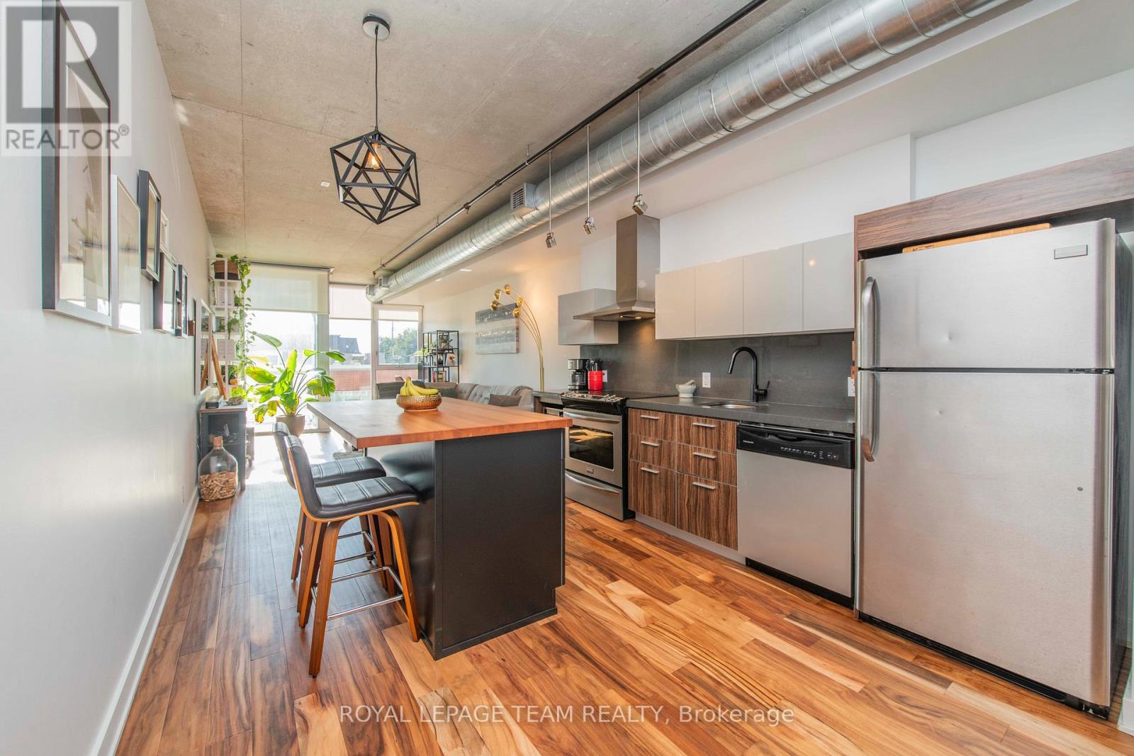 306 - 360 Mcleod Street, Ottawa, ON - Indoor Photo Showing Kitchen