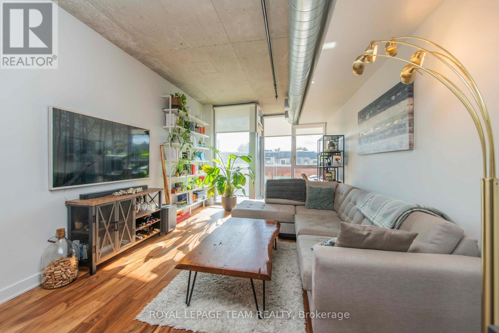 306 - 360 Mcleod Street, Ottawa, ON - Indoor Photo Showing Living Room