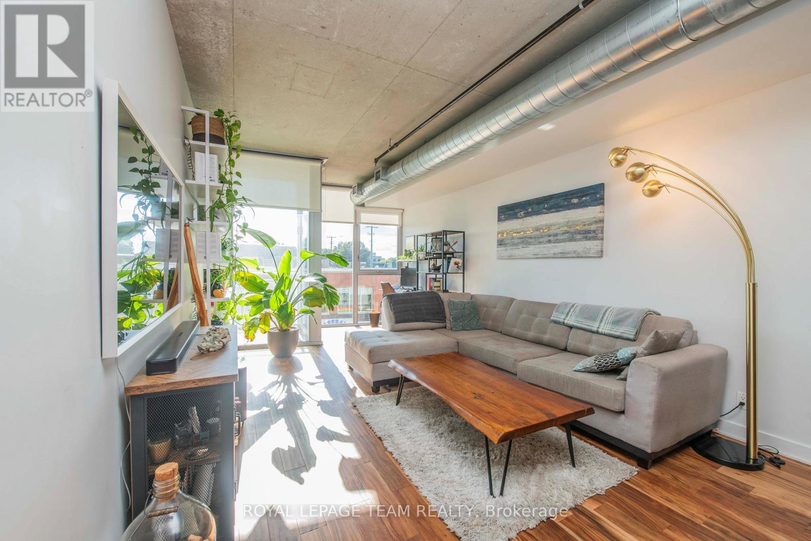 306 - 360 Mcleod Street, Ottawa, ON - Indoor Photo Showing Living Room