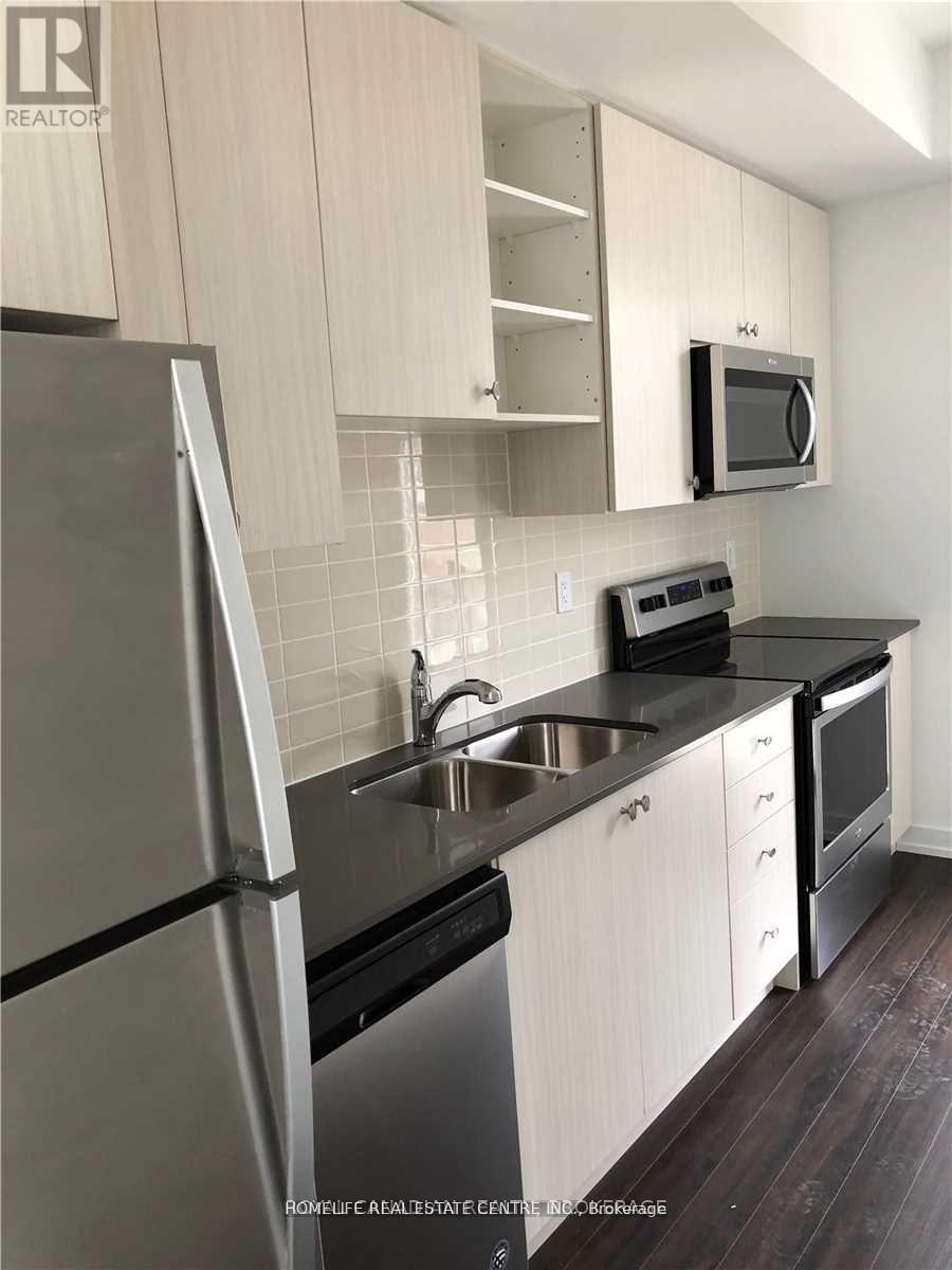 21 Beliveau Street, Vaughan, ON - Indoor Photo Showing Kitchen With Double Sink With Upgraded Kitchen
