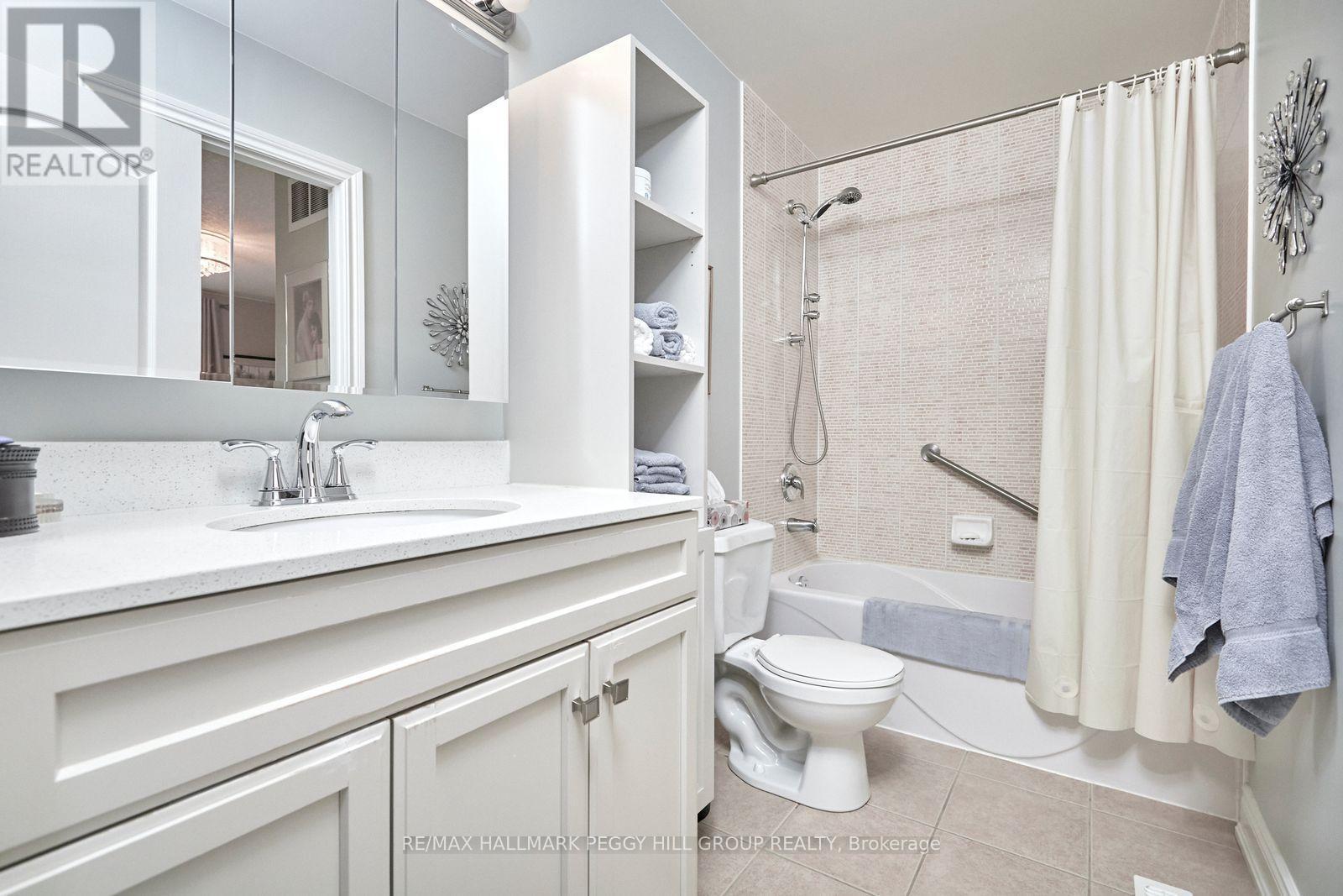 11 - 125 Huronia Road, Barrie, ON - Indoor Photo Showing Bathroom