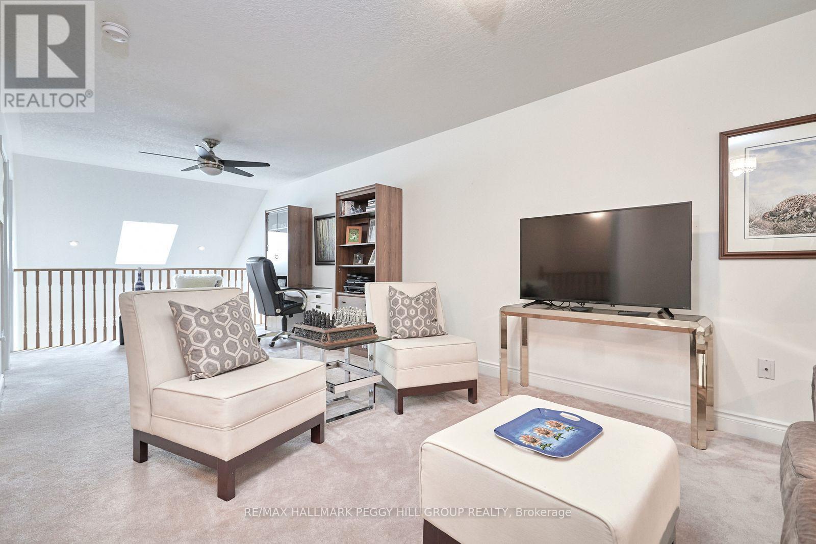 11 - 125 Huronia Road, Barrie, ON - Indoor Photo Showing Living Room