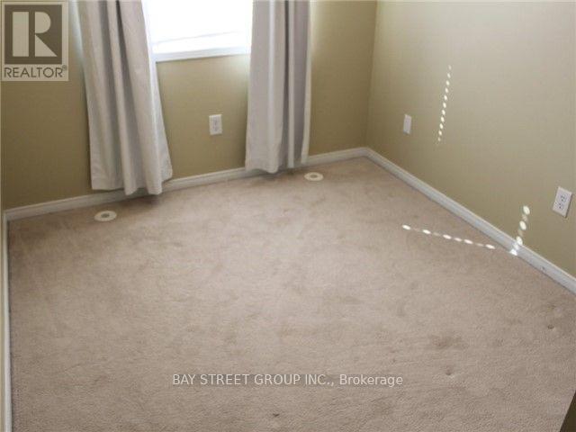 2321 Saddlecreek Crescent, Oakville, ON - Indoor Photo Showing Other Room