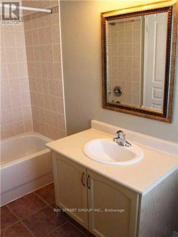2321 Saddlecreek Crescent, Oakville, ON - Indoor Photo Showing Bathroom
