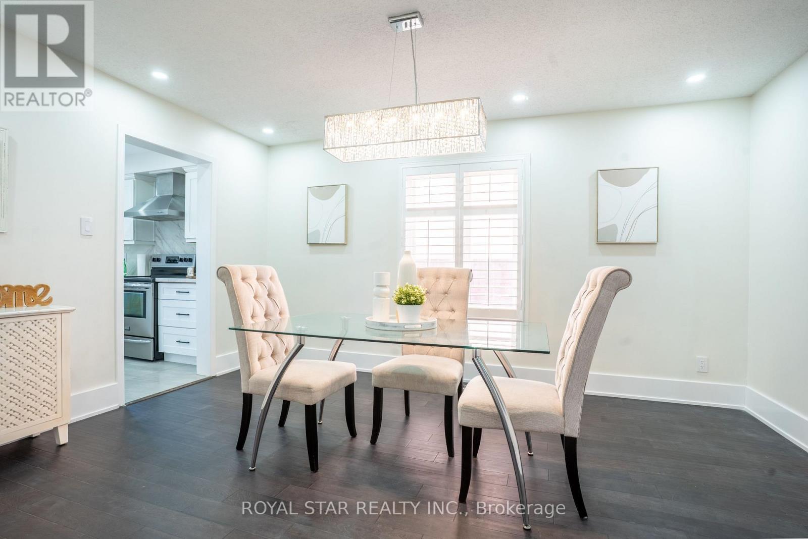 22 Livingston Drive, Caledon, ON - Indoor Photo Showing Dining Room
