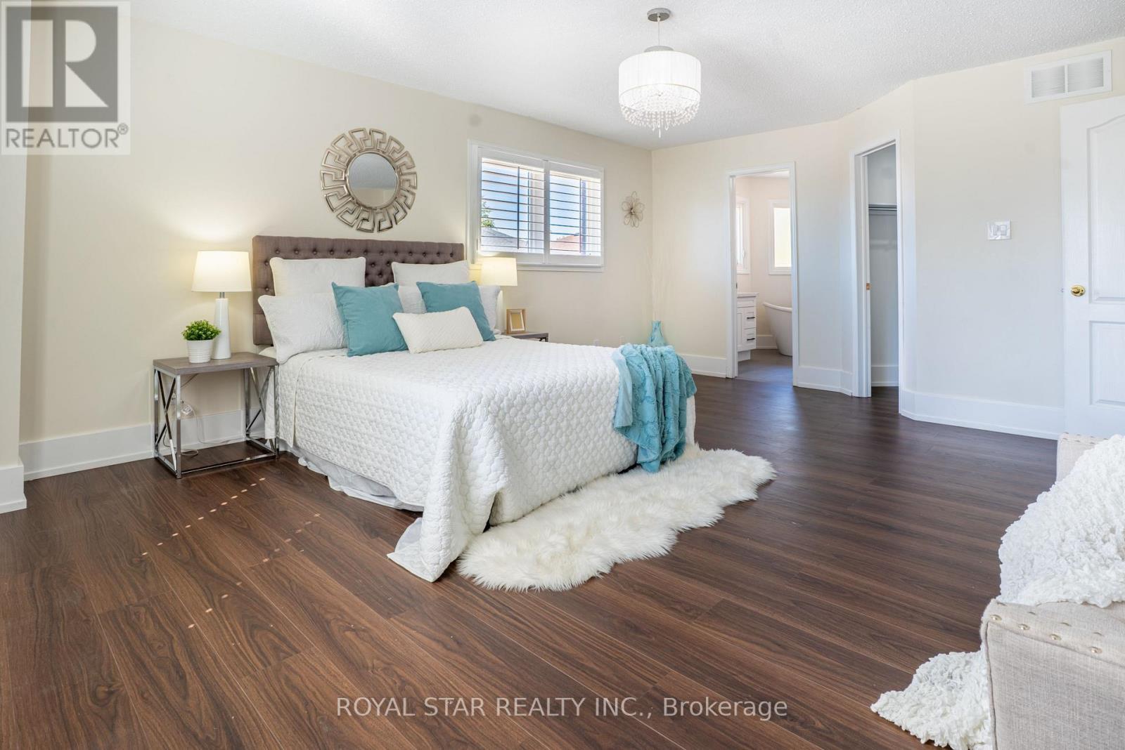 22 Livingston Drive, Caledon, ON - Indoor Photo Showing Bedroom
