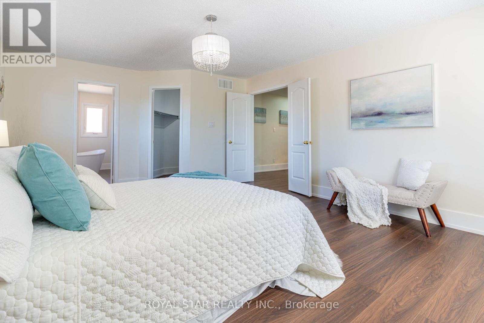 22 Livingston Drive, Caledon, ON - Indoor Photo Showing Bedroom
