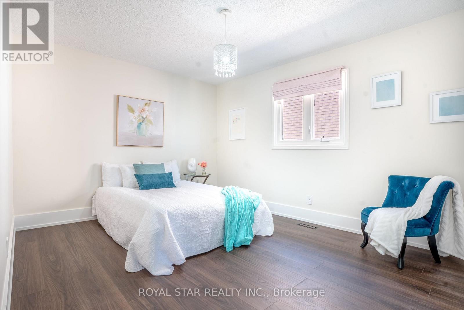 22 Livingston Drive, Caledon, ON - Indoor Photo Showing Bedroom