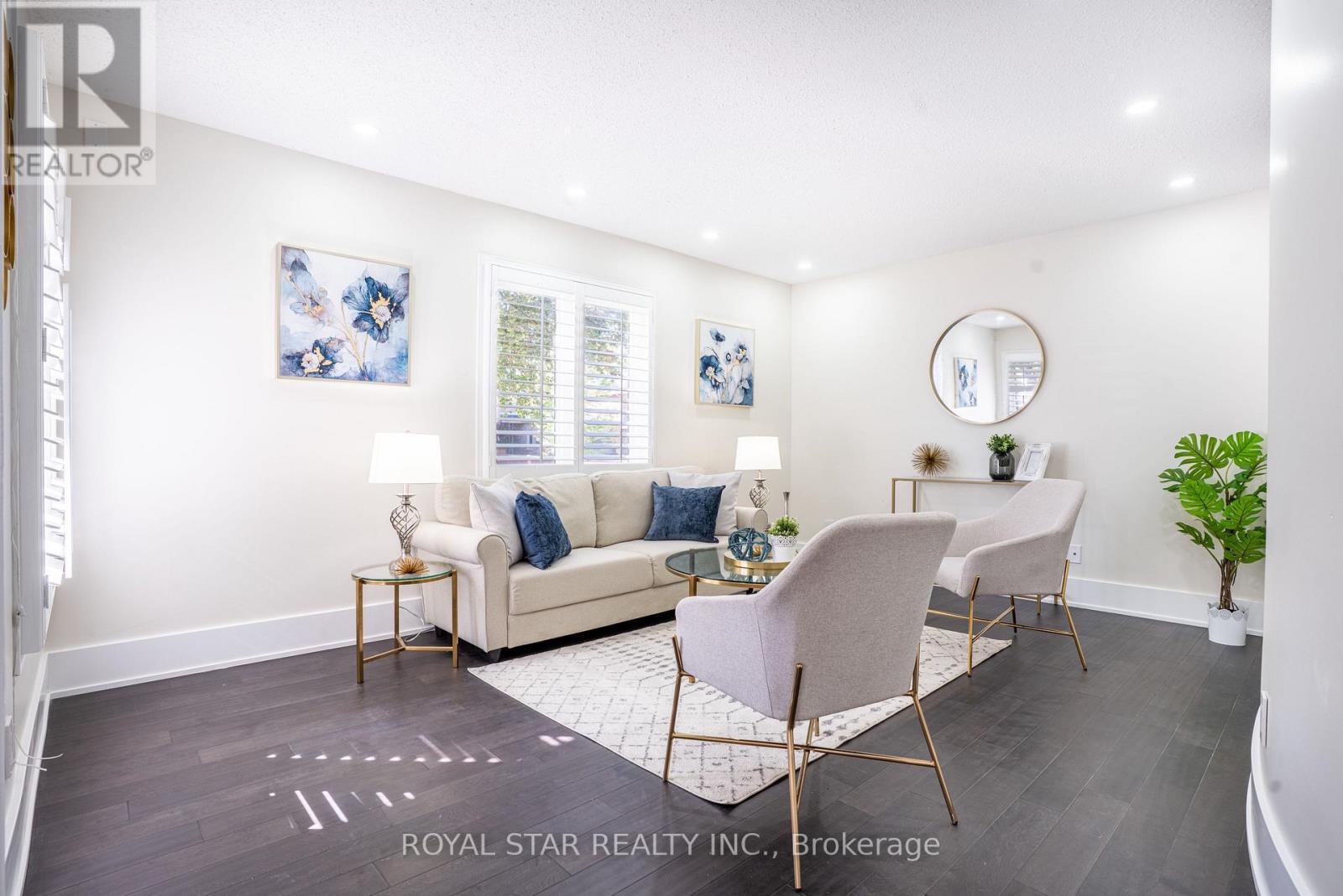 22 Livingston Drive, Caledon, ON - Indoor Photo Showing Living Room
