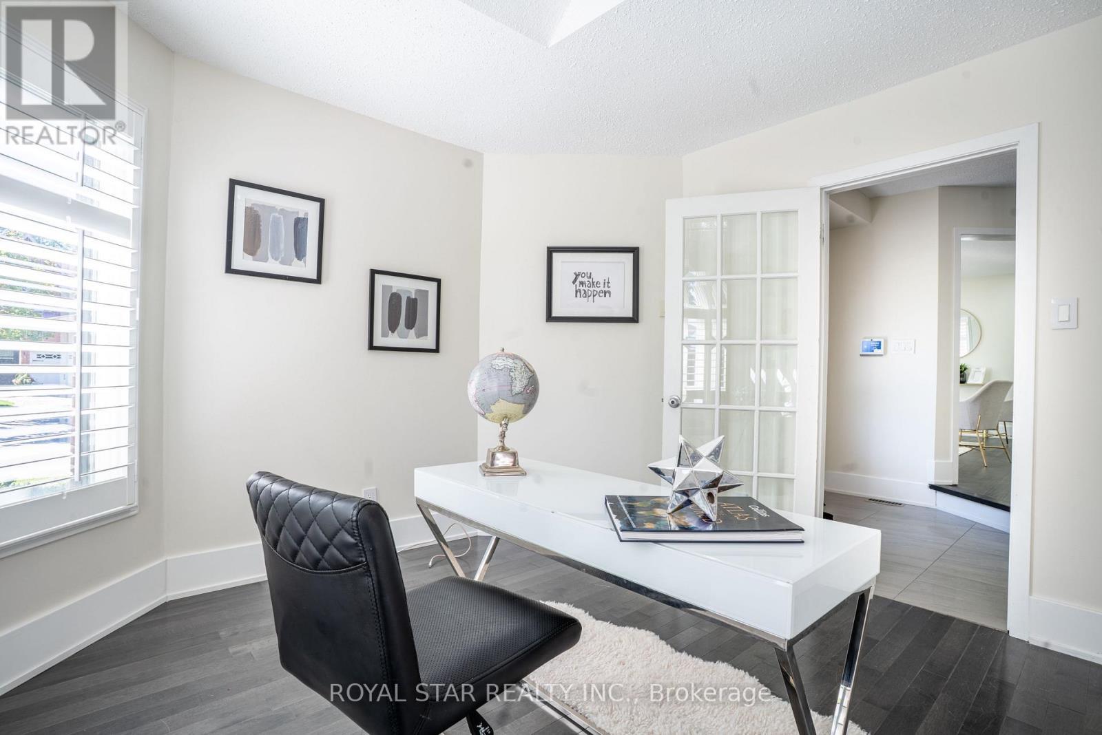 22 Livingston Drive, Caledon, ON - Indoor Photo Showing Office