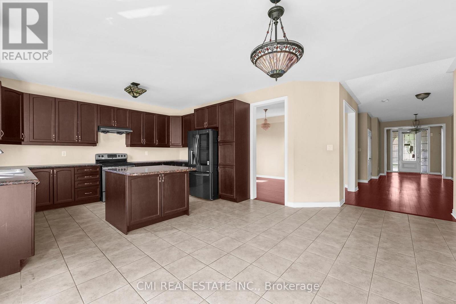 5 Decorso Drive N, Brampton, ON - Indoor Photo Showing Kitchen