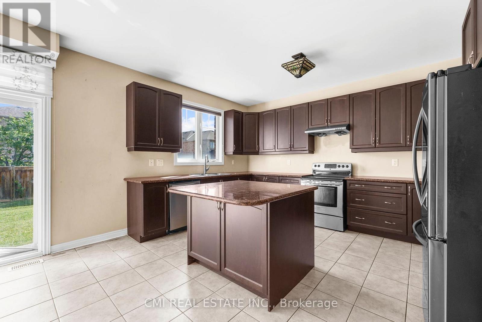 5 Decorso Drive N, Brampton, ON - Indoor Photo Showing Kitchen With Double Sink