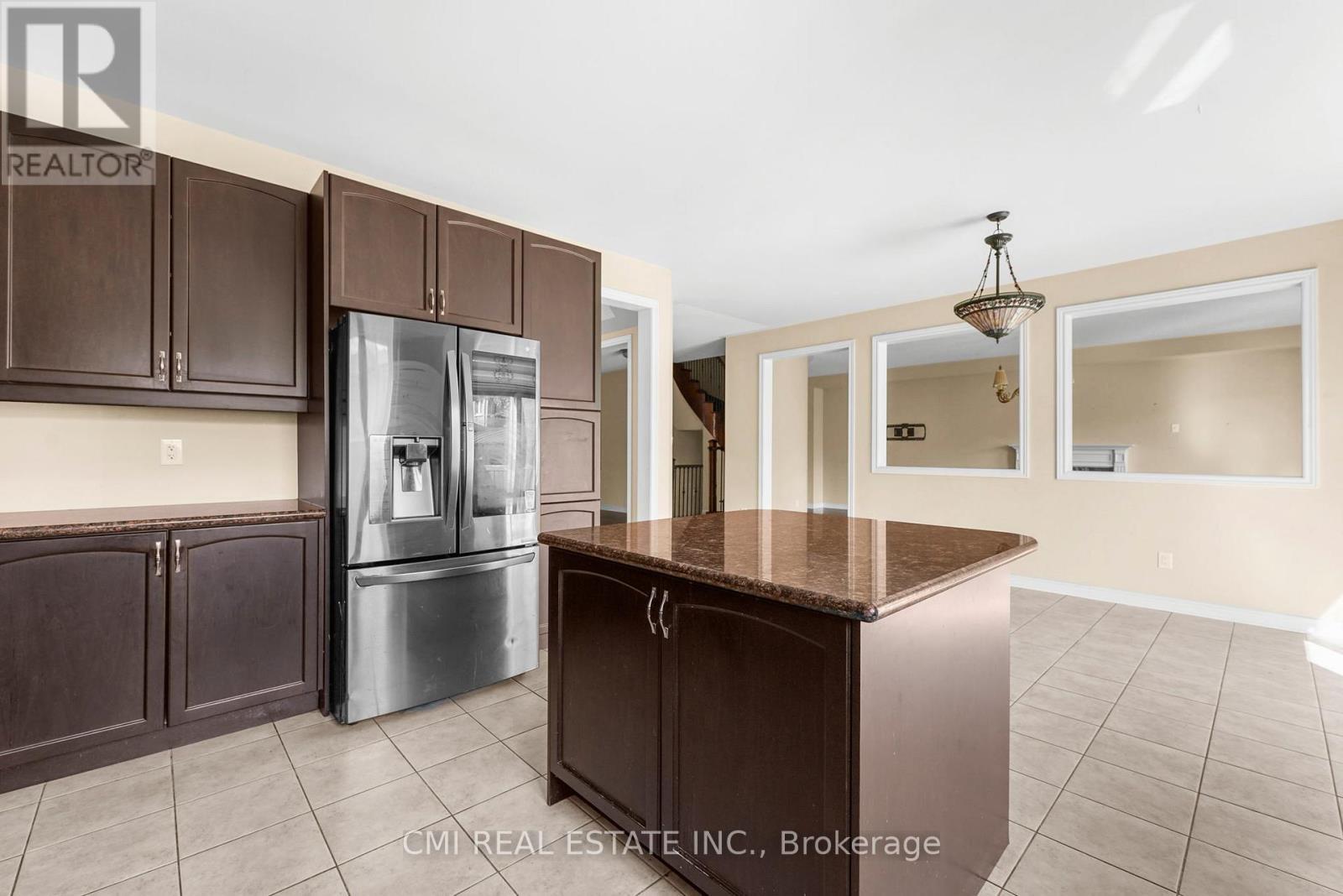 5 Decorso Drive N, Brampton, ON - Indoor Photo Showing Kitchen