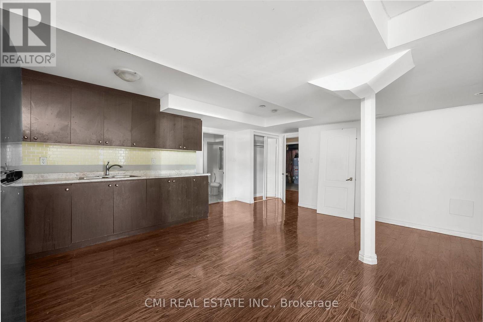 5 Decorso Drive N, Brampton, ON - Indoor Photo Showing Kitchen With Double Sink