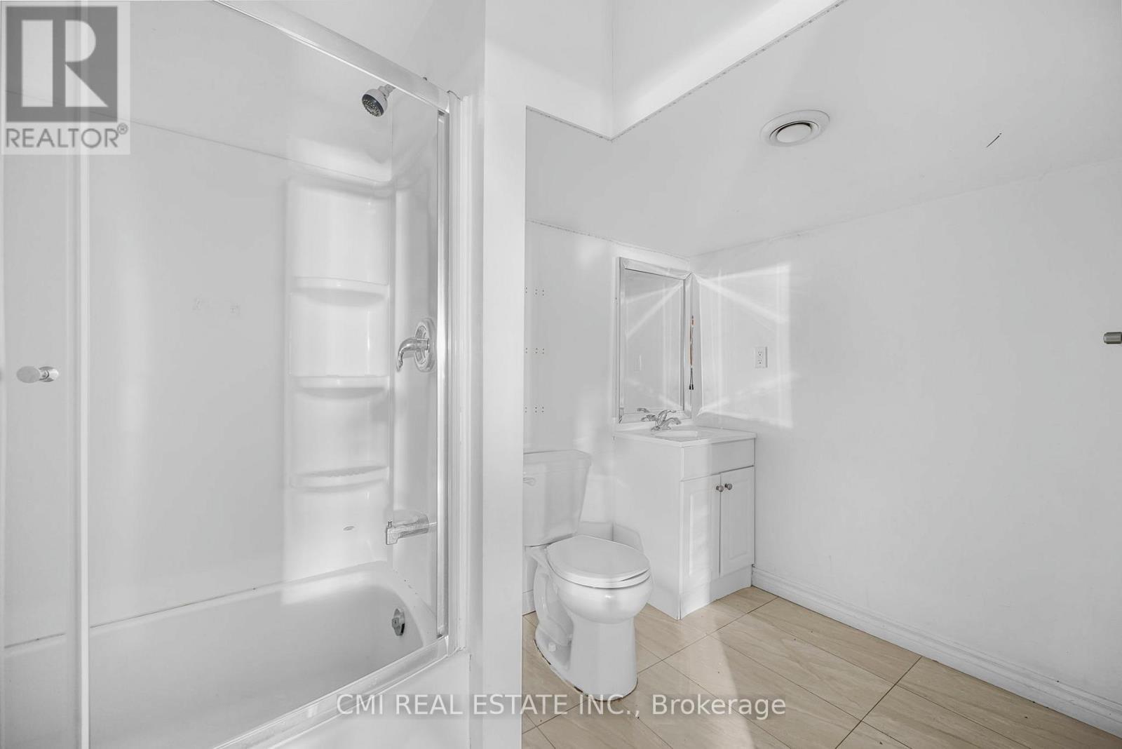 5 Decorso Drive N, Brampton, ON - Indoor Photo Showing Bathroom
