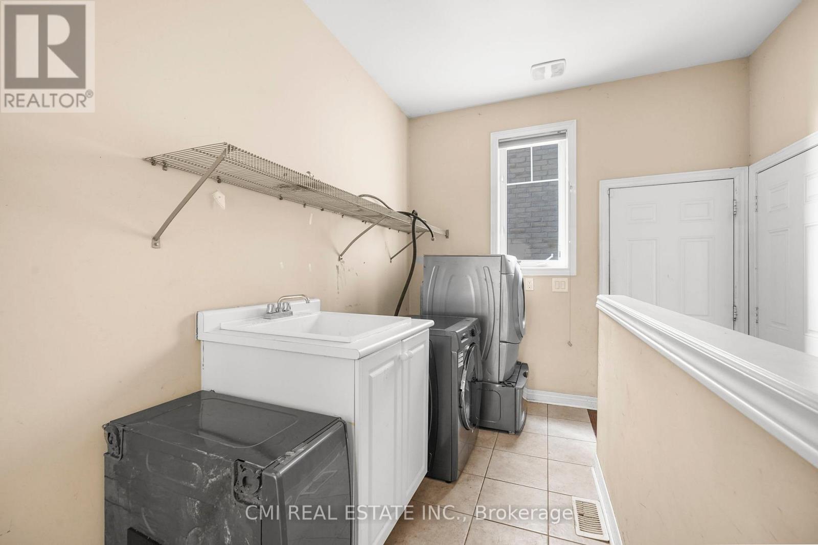 5 Decorso Drive N, Brampton, ON - Indoor Photo Showing Laundry Room