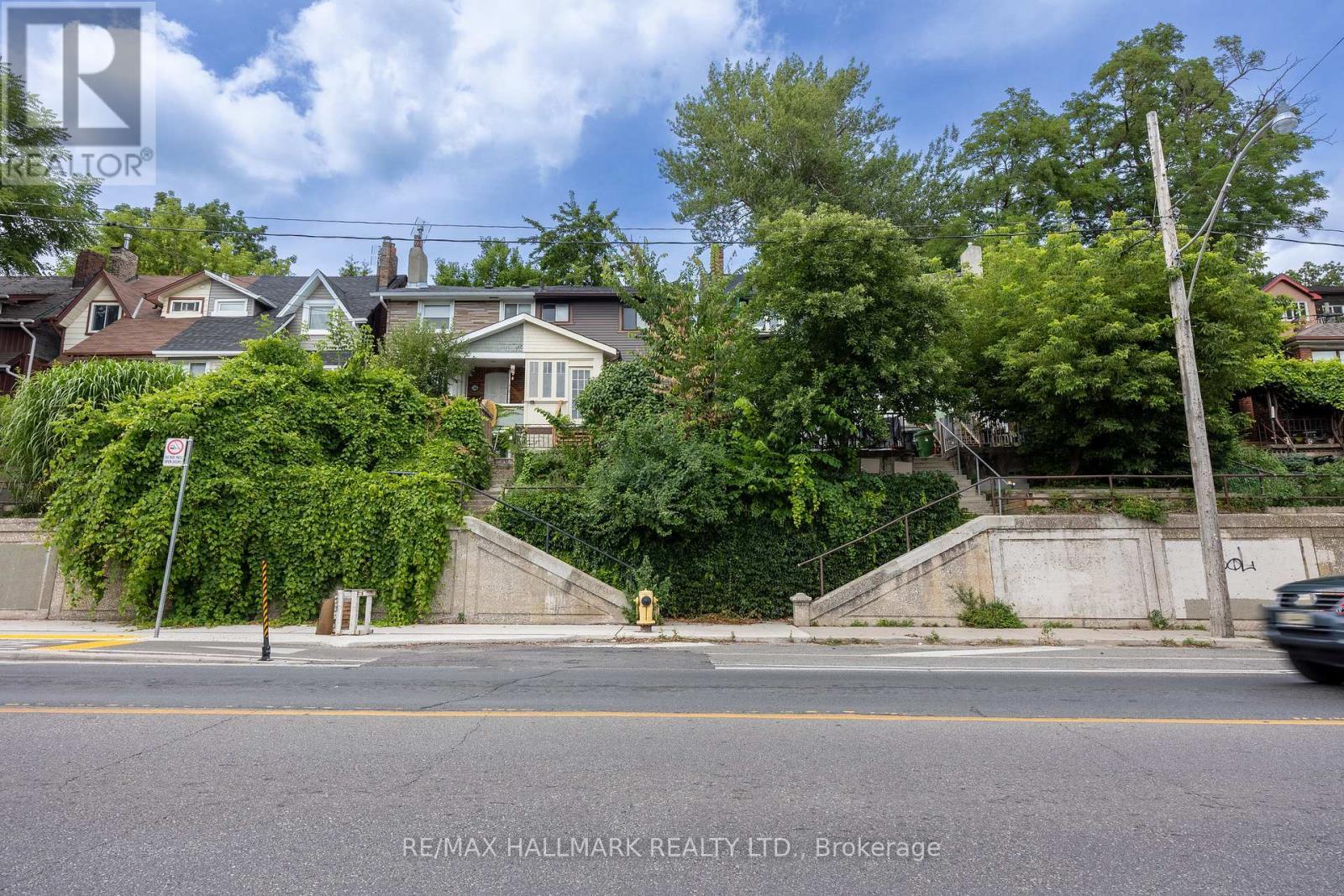 Lower - 1366 Davenport Road, Toronto, ON - Outdoor