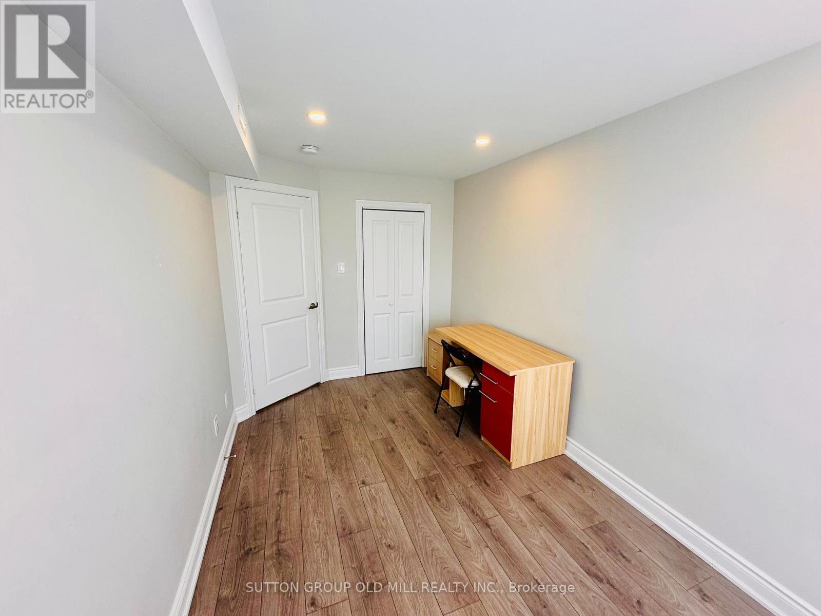 1032 Burnhamthorpe Road E, Mississauga, ON - Indoor Photo Showing Other Room
