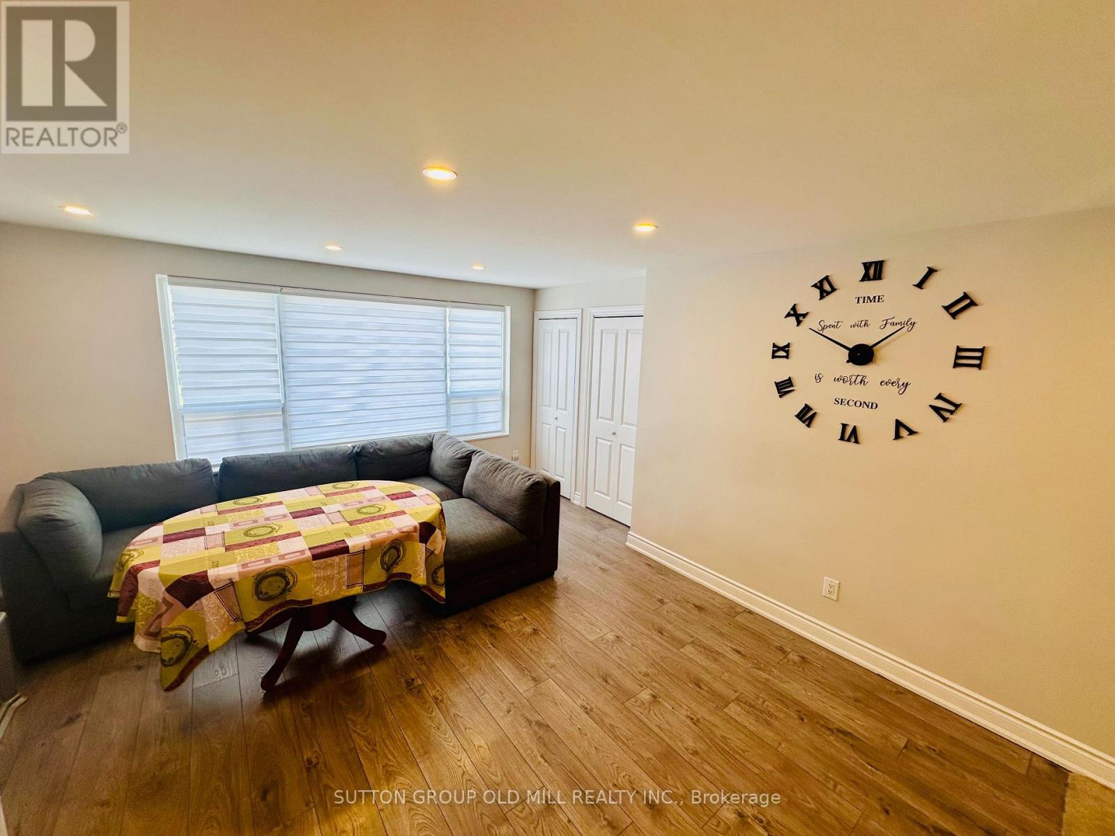 1032 Burnhamthorpe Road E, Mississauga, ON - Indoor Photo Showing Bedroom