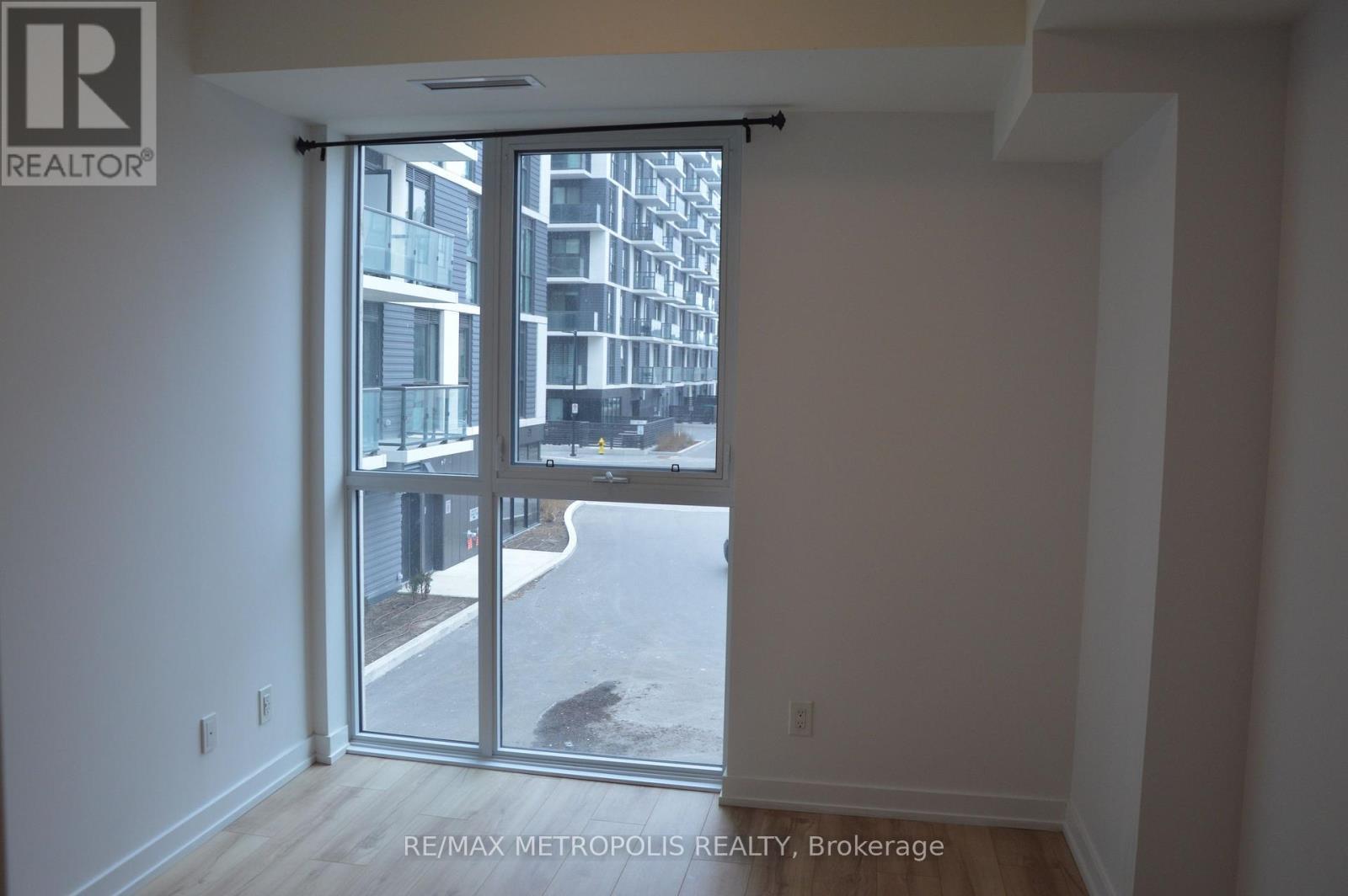 203 - 335 Wheat Boom Drive, Oakville, ON - Indoor Photo Showing Other Room