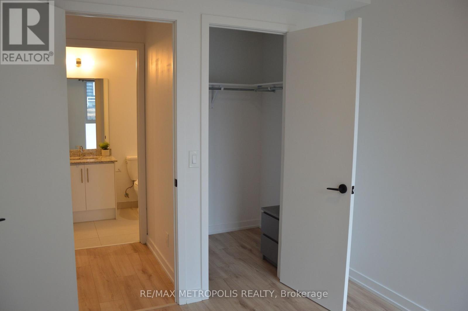 203 - 335 Wheat Boom Drive, Oakville, ON - Indoor Photo Showing Other Room