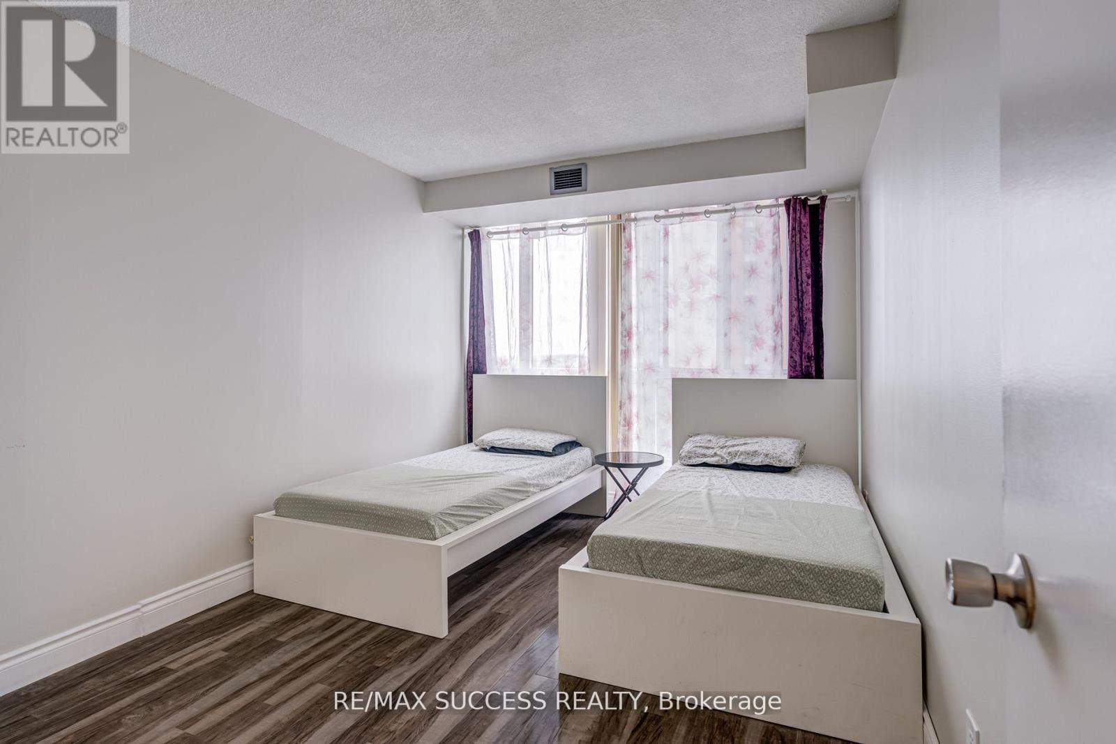 713 - 145 Hillcrest Avenue, Mississauga, ON - Indoor