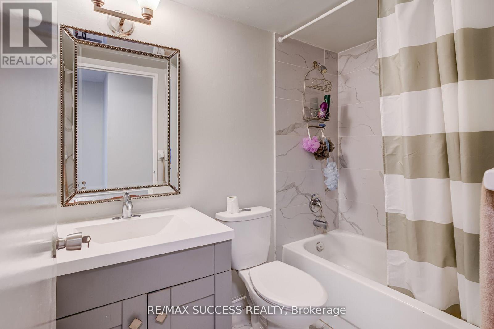 713 - 145 Hillcrest Avenue, Mississauga, ON - Indoor Photo Showing Bathroom