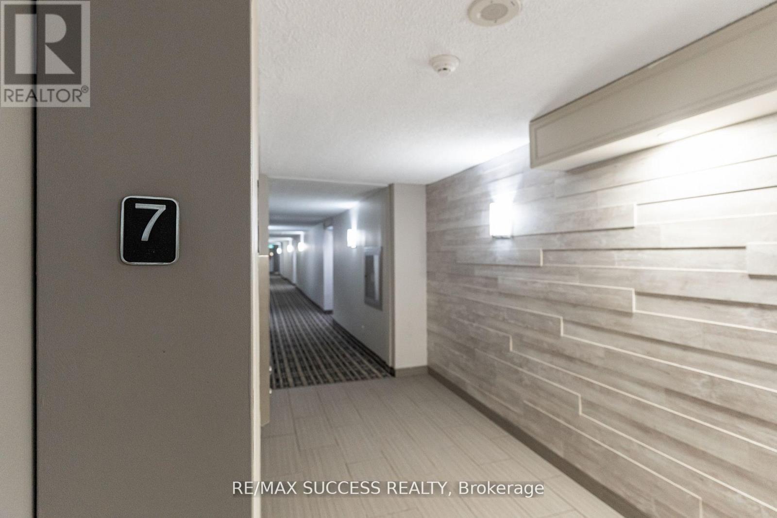 713 - 145 Hillcrest Avenue, Mississauga, ON - Indoor Photo Showing Other Room