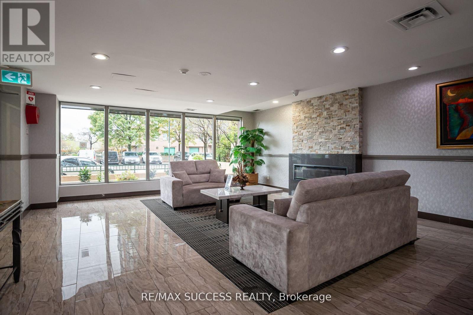 713 - 145 Hillcrest Avenue, Mississauga, ON - Indoor