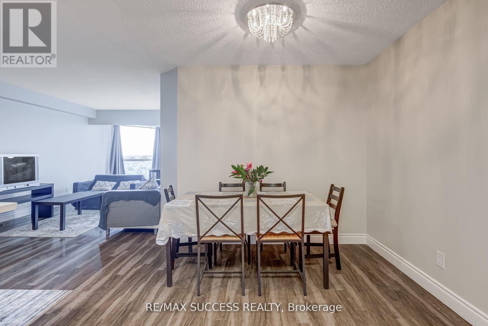 713 - 145 Hillcrest Avenue, Mississauga, ON - Indoor Photo Showing Dining Room