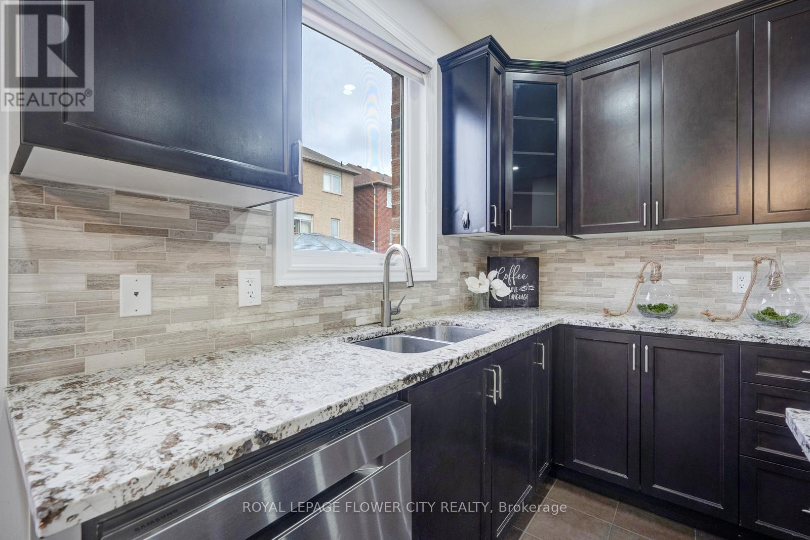 6 Villadowns Trail, Brampton, ON - Indoor Photo Showing Kitchen With Double Sink