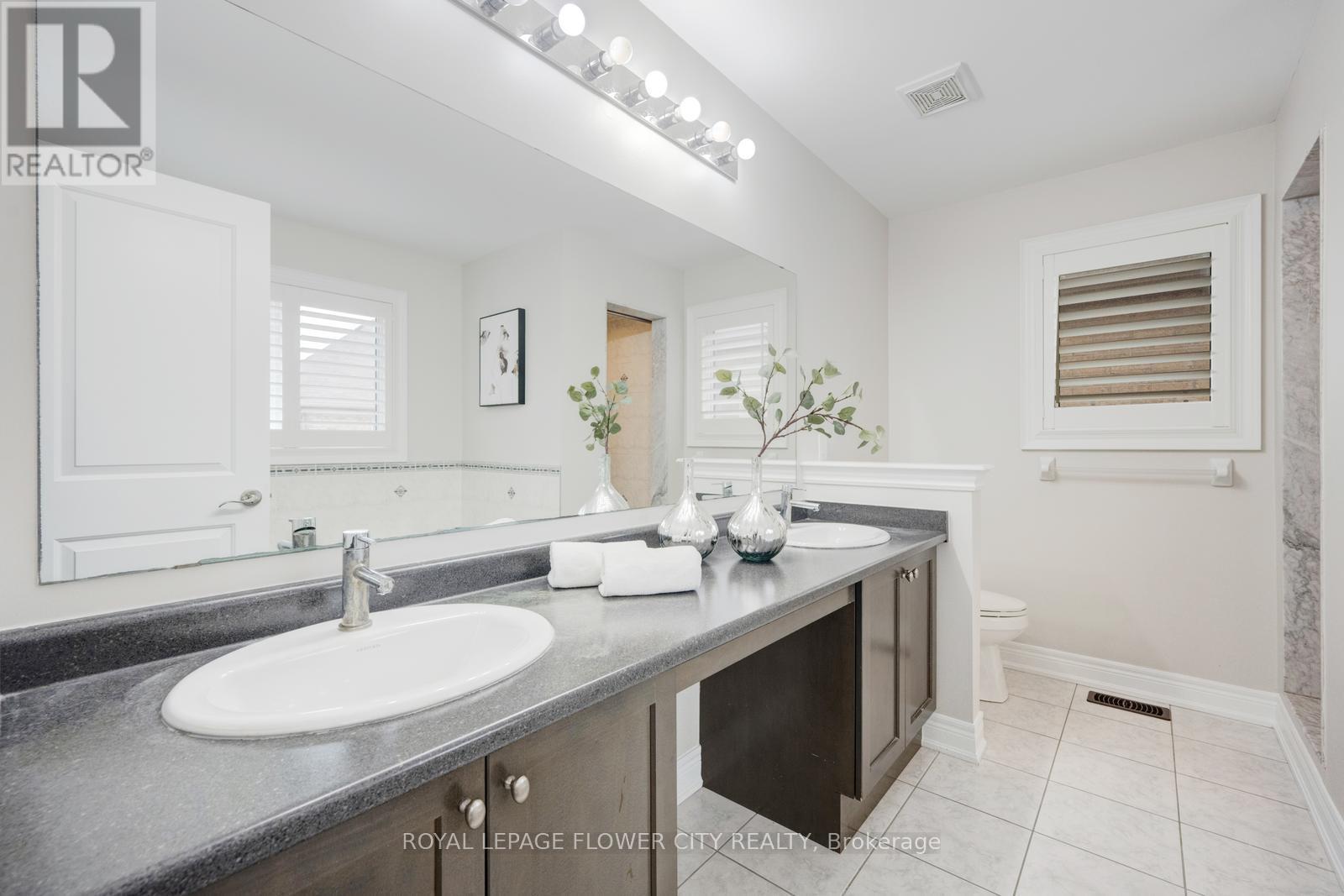6 Villadowns Trail, Brampton, ON - Indoor Photo Showing Bathroom