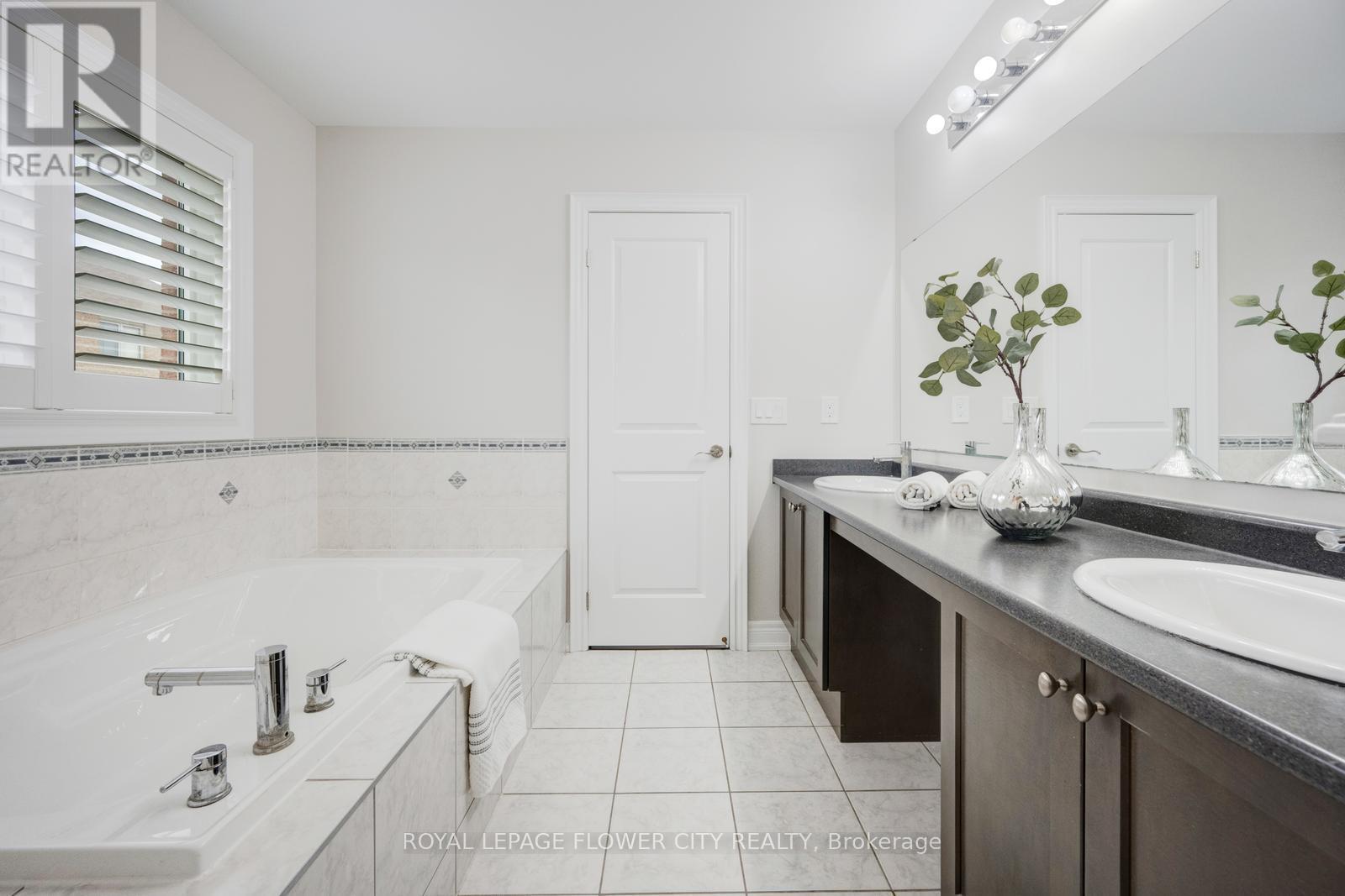 6 Villadowns Trail, Brampton, ON - Indoor Photo Showing Bathroom