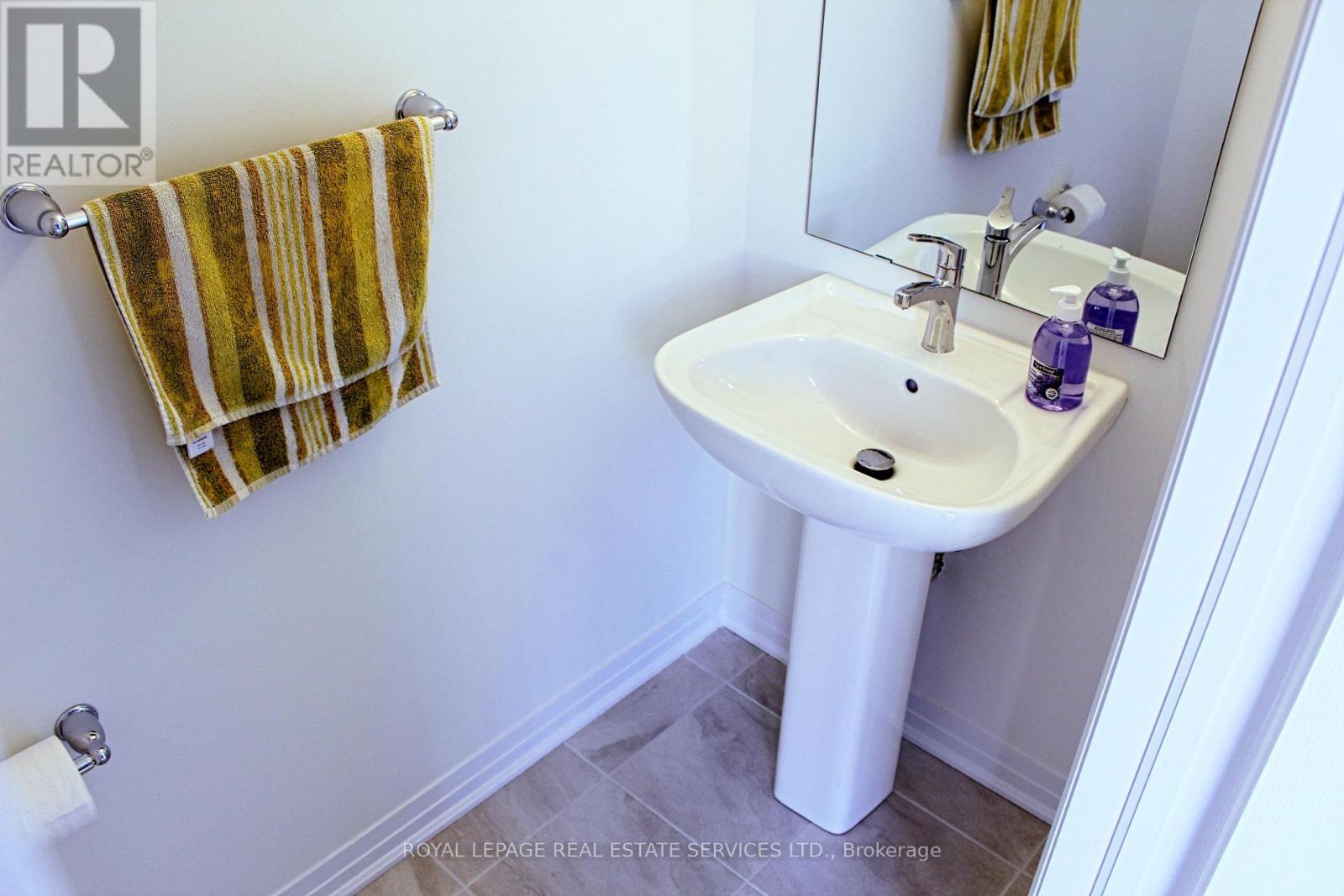 29 Greig Street, Brantford, ON - Indoor Photo Showing Bathroom