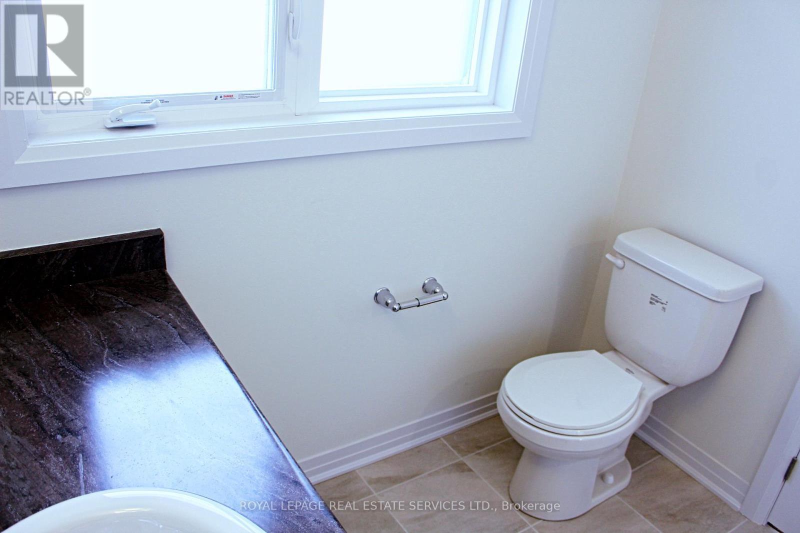 29 Greig Street, Brantford, ON - Indoor Photo Showing Bathroom