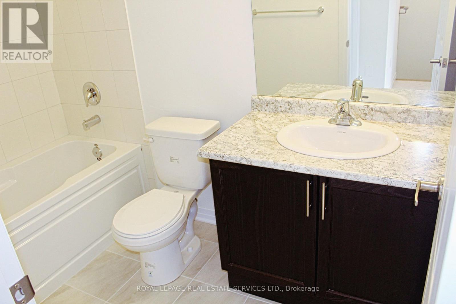 29 Greig Street, Brantford, ON - Indoor Photo Showing Bathroom