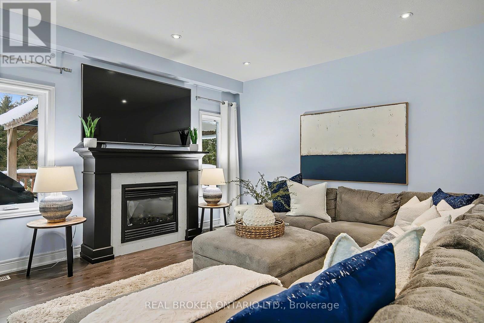 219 Walker Street, Cambridge, ON - Indoor Photo Showing Living Room With Fireplace