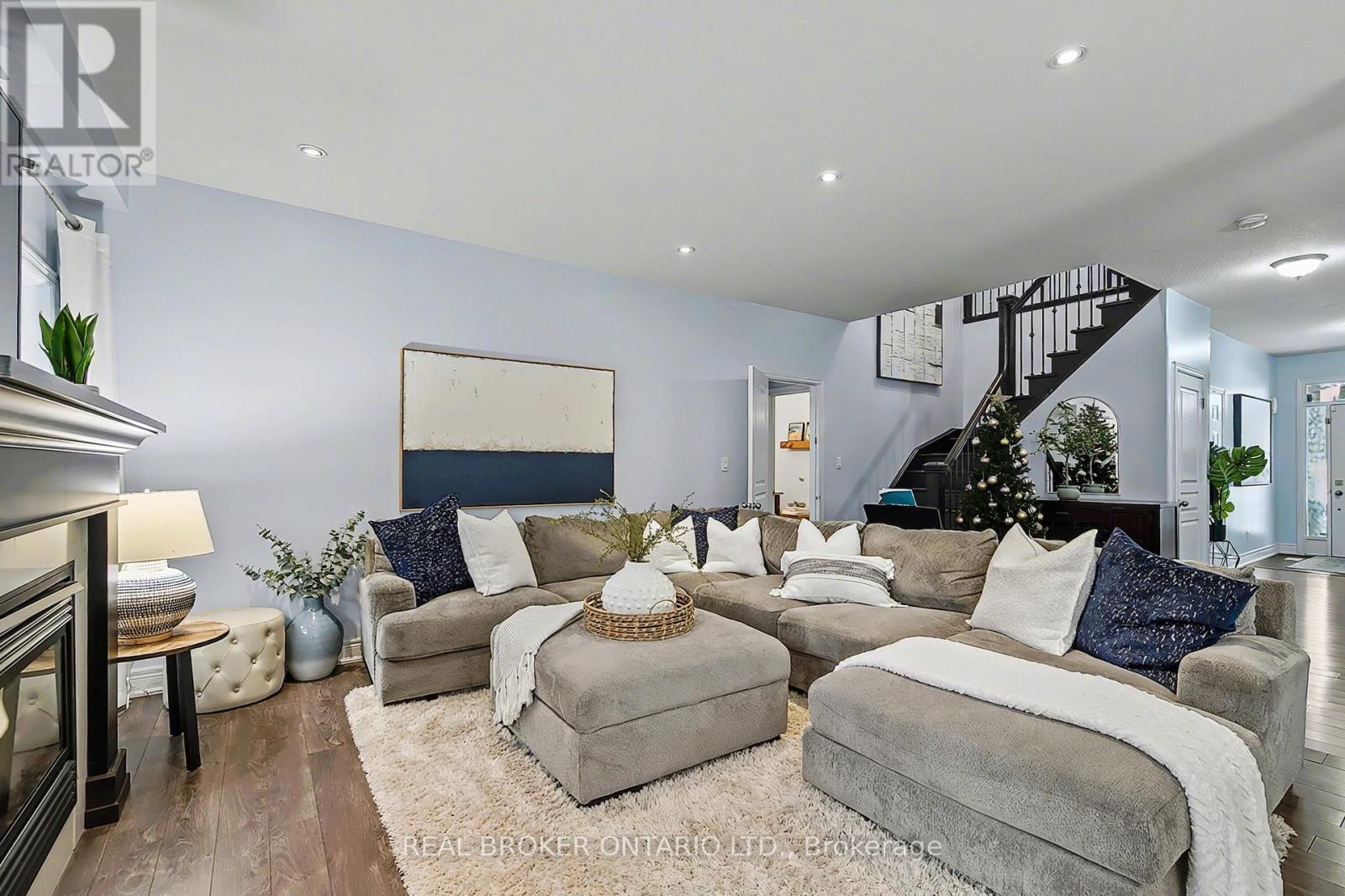 219 Walker Street, Cambridge, ON - Indoor Photo Showing Living Room With Fireplace